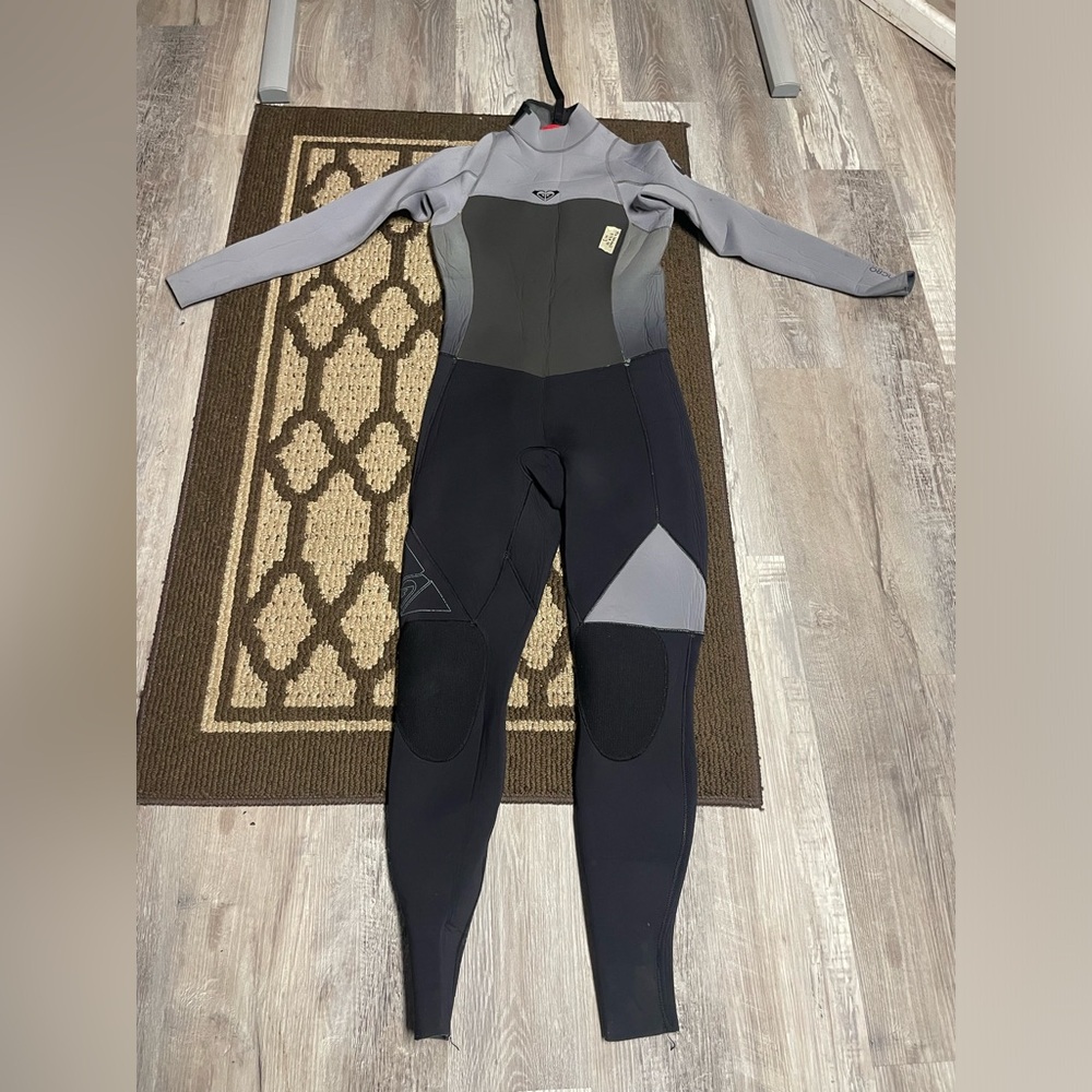 ROXY 4/3MM Women’s Size 10 Back Zip Full Wetsuit